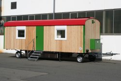 WEIRO® forest kindergarten trailer with 8 m long body, lacquered roof, with plastic tilt and turn windows, and propane gas heater.