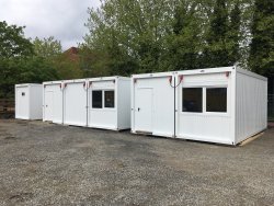 <h5>WEIRO® Container Typ C 60</h5> Gekoppelt, als Baucontaineranlage mit Sanitärraum, Büro- und Besprechungsraum