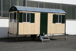 <h5>WEIRO® SINUS Typ B 4</h5> mit 5 m Aufbaulänge, Kugelkupplung, Holz-Außenverkleidung und individueller Farbgestaltung