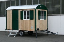 <h5>WEIRO® SINUS Typ B 22 </h5>  mit 3,50 m Aufbaulänge, Kugelkupplung, Holz-Außenverkleidung und individueller Farbgestaltung