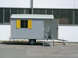 <h5>WEIRO® SINUS Typ B 31 </h5>  mit 4 m Aufbaulänge, Kugelkupplung, mit Sonderlackierung und als Personal- und separatem Sanitärraum