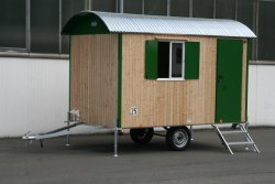 WEIRO® SINUS mit 3,5 m Aufbaulänge, verzinktes Fahrgestell, Kugelkupplung, Dachüberstand. Tür, Eckprofile und Fensterklappen farblich abgesetzt. 	 WEIRO® SINUS mit 3,5 m Aufbaulänge, verzinktes Fahrgestell, Kugelkupplung, Dachüberstand. Tür, Eckprofile un
