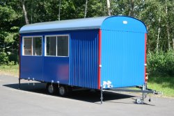 WEIRO® RASANT mit 6 m Aufbaulänge, Kugelkupplung, große KSt.-Schiebefenster mit Schiebeläden. 	 WEIRO® RASANT mit 6 m Aufbaulänge, Kugelkupplung, große KSt.-Schiebefenster mit Schiebeläden.