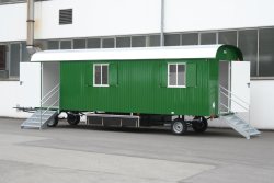 WEIRO® SOLID mit 8 m Aufbaulänge, Zugöse, Dachüberstand, Gerätekasten, KSt.-Schiebefenstern. Individuelle Lackierung. 	 WEIRO® SOLID mit 8 m Aufbaulänge, Zugöse, Dachüberstand, Gerätekasten, KSt.-Schiebefenstern. Individuelle Lackierung.