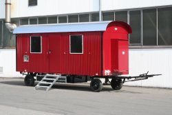 WEIRO® SOLID mit 5 m Aufbaulänge, Zugöse, Dachüberstand, Gerätekasten, Gasflaschenkasten und Propangasheizung, KSt.-Schiebefenstern. Individuelle Lackierung. 	 WEIRO® SOLID mit 5 m Aufbaulänge, Zugöse, Dachüberstand, Gerätekasten, Gasflaschenkasten und Pr
