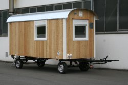 WEIRO® SOLID mit 5 m Aufbaulänge, Zugöse, Dachüberstand, KSt.-Schiebefenster. Individuelle Lackierung der Eckprofile. 	 WEIRO® SOLID mit 5 m Aufbaulänge, Zugöse, Dachüberstand, KSt.-Schiebefenster. Individuelle Lackierung der Eckprofile.