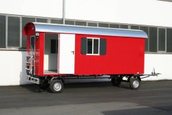 WEIRO® RASANT mit 6 m Aufbaulänge, Auflaufbremse, Zugöse, Dachüberstand, KSt.-Schiebefenster, Transporthalterung für Treppe und Geländer. Individuelle Lackierung. 	 WEIRO® RASANT mit 6 m Aufbaulänge, Auflaufbremse, Zugöse, Dachüberstand, KSt.-Schiebefenst