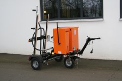 <h5>WEIRO® HS 20 A</h5>mit großer Bereifung, vorne mit Handzugrohr und Klotzfallbremse. Die großen Reifen erleichtern das Überwinden z. B. von Randsteinen.