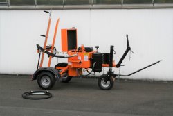 <h5>WEIRO® MS 80 AH</h5>mit höhenverstellbarem, klappbaren Stützrad mit Handzugrohr und Klotzfallbremse. Die großen Reifen erleichtern das Überwinden z. B. von Randsteinen.