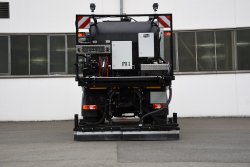 <br>Spritzrampe, Variante für 4,50 m Arbeitsbreite, seitlich ausfahrbaren Auslegern und Höhenverstellung der Spritzrampe hydraulisch, elektropneumatische Einzelsteuerung der Spritzdüsen mit automatischem Öffnen/Schließen der Rampendüse beim Ein- und Ausfahren.