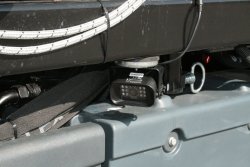 <br>Optional: Kamerasystem zur Überwachung der Spritzarbeiten, montiert an verschiedene Stellen der Anspritzmaschine, z. B. oberhalb der Spritzrampe oder seitlich zur Überwachung des Düsenkopfs für die Naht- und Randversiegelung.