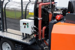 <br>Optional: Thermostatgesteuerte, elektrische Schlauchheizung in <br>12 V-Ausführung zum Erwärmen und Warmhalten der Schlauchverbindungen zwischen Bitumenpumpe und Spritzkopf.