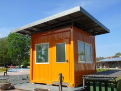 <h5>WEIRO® container </h5>with additional sun shade roof used at an outdoor pool.