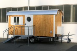 The same WEIRO® forest kindergarten trailer as viewed from the front.