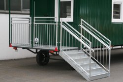 Entry on one end with overhang and platform, 5-step galvanized stairway suitable for children with step-through protection and second handrail.
