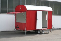 <h5>WEIRO® sales trailer</h5>with 3.50 m body length, outer paneling made of galvanized, painted sheet steel, overhead door on rear, and entryway on the side.