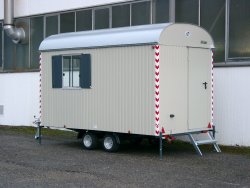 </h5>WEIRO® RASANT</h5>with tandem axle, a body length of 4 m, and a ball clutch.