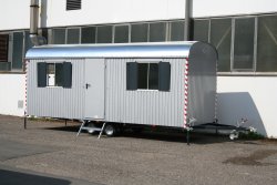 <h5>WEIRO® RASANT</h5>with tandem axle, a body length of 6 m, ball clutch, special painting.