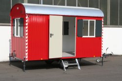 <h5>WEIRO® RASANT</h5>single axle with a body length of 4 m, ball hitch, and custom paint.