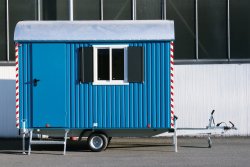 <h5>WEIRO® RASANT</h5> single-axle, 3.50 m body length, ball coupling and galvanized chassis, special paint