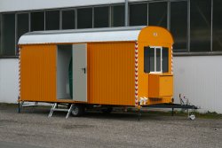 <h5>WEIRO® RASANT</h5>single axle with a body length of 5 m, ball hitch, propane gas heater, and custom paint.