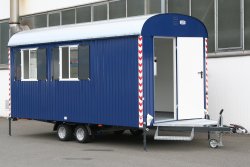 <h5>WEIRO® RASANT </h5>with tandem axle, a body length of 5 m, ball clutch, entrance over the draw bar with platform, special painting.