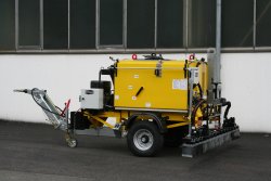 <br>The jacketed, insulated binder tank is equipped with a level indicator.