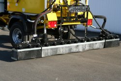 <br>Full circulation spraying bar with a 3.60 m spraying width, spraying width regulation with pneumatic switching of individual nozzles