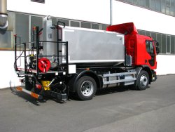 <h5>Weiro® HK 1000 PH</h5>with insulated 6000 l binder tank and 1000 water tank with water pump, both tanks under one outer casing made of stainless steel, mounted on a carrier truck 4x2, perm. total weight of 18,000 kg.