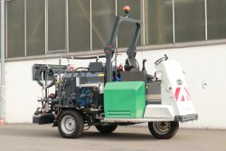 <h5>Self-propelled ride on spraying machine <br>WEIRO® TM-800-SH</h5><br>based on an extremely manoeuvrable three wheel chassis, useful capacity of the heat insulated binder tank: approx. 800 l.<br><p1>The machine shown here contains special equipment.