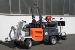 <h5>Self-propelled ride on spraying machine WEIRO® TM-804-SH,</h5> based on four wheel chassis, useful capacity of the heat insulated binder tank: approx. 800 l. <br><p1>The machine shown here contains special equipment.