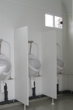 <br>Urinal made of porcelain with flash walves.